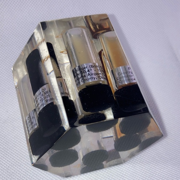 Vintage Apache Lucite crude oil samples paperweight RARE - Picture 2 of 13